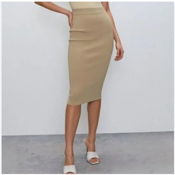 🇨🇦 Aritzia - Babaton Sculpt Tube Skirt - Picture 13 of 15